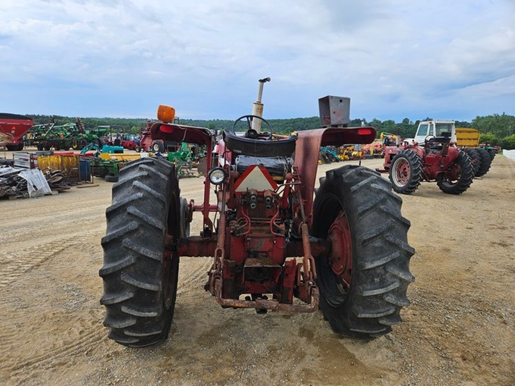 #53-•-interantional-656-farmall-tractor-image-4