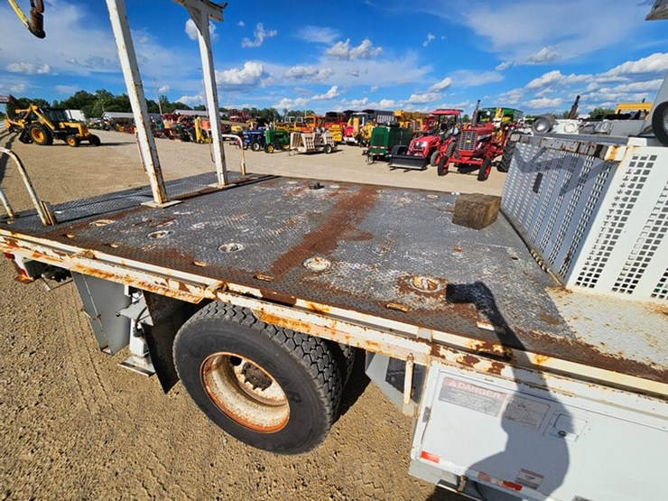 2002-freightliner-fl80-image-44