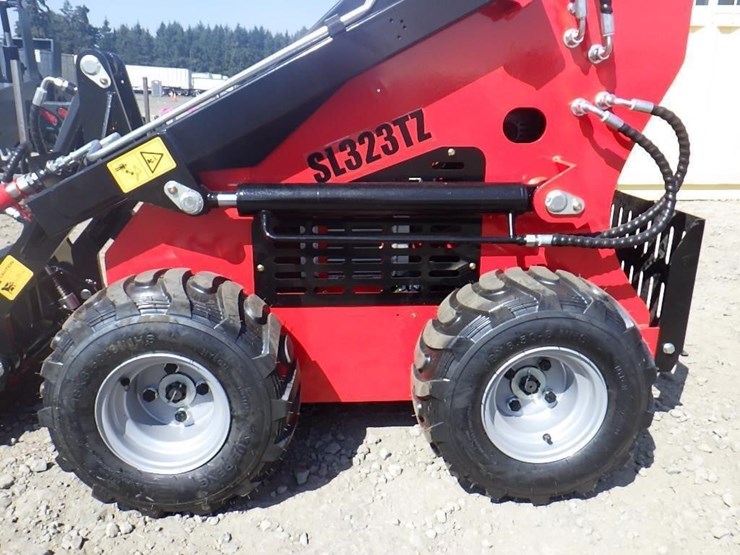 2026-sdlool-323tz-skid-steer-loader-image-8
