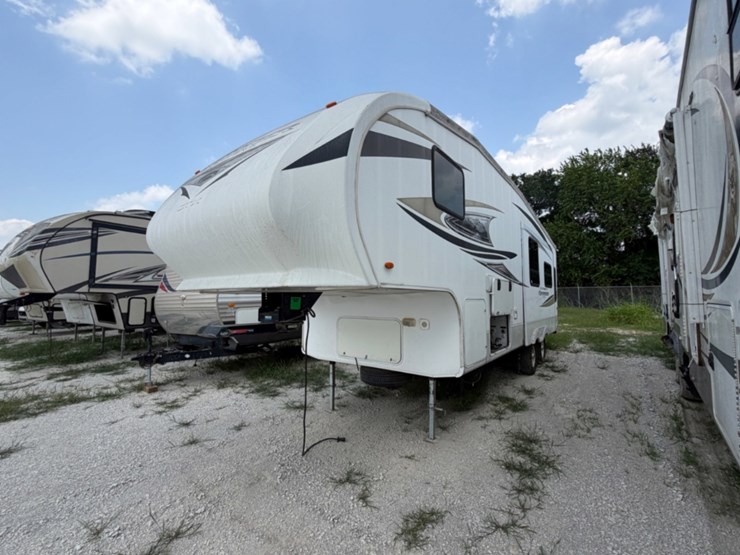 2011-crossroads-cruiser-ctx-fifth-wheel-image-1