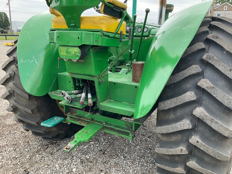1957-john-deere-820-image-14