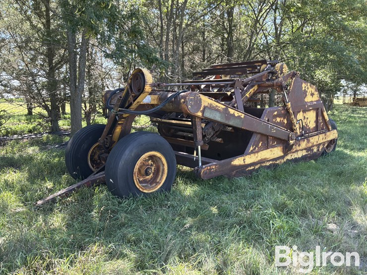 soil-mover-90-e-pull-type-scraper-image-1