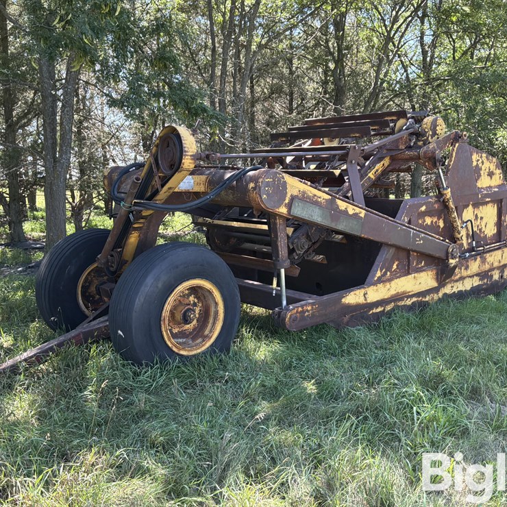 Soil Mover 90-E Pull-Type Scraper