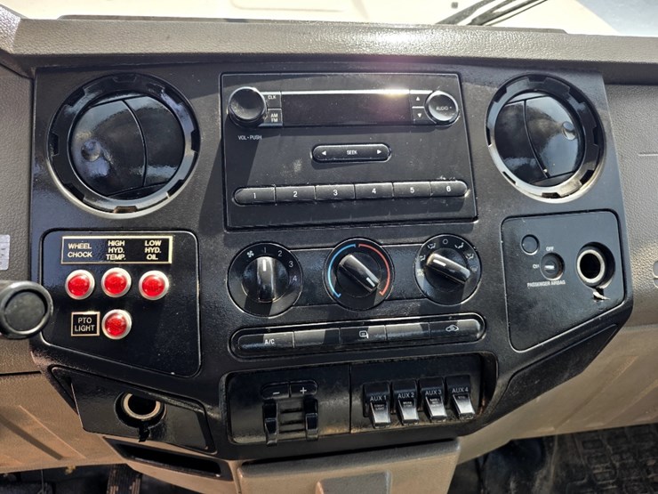 2010-ford-f550-image-4
