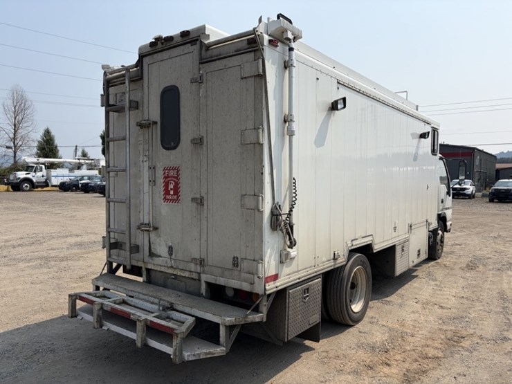 2007-gmc-w5500hd-image-4