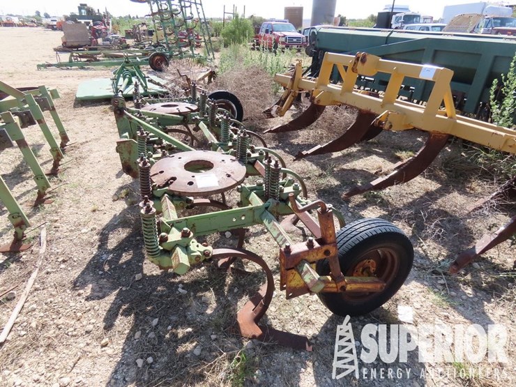 massey-ferguson-8-image-1