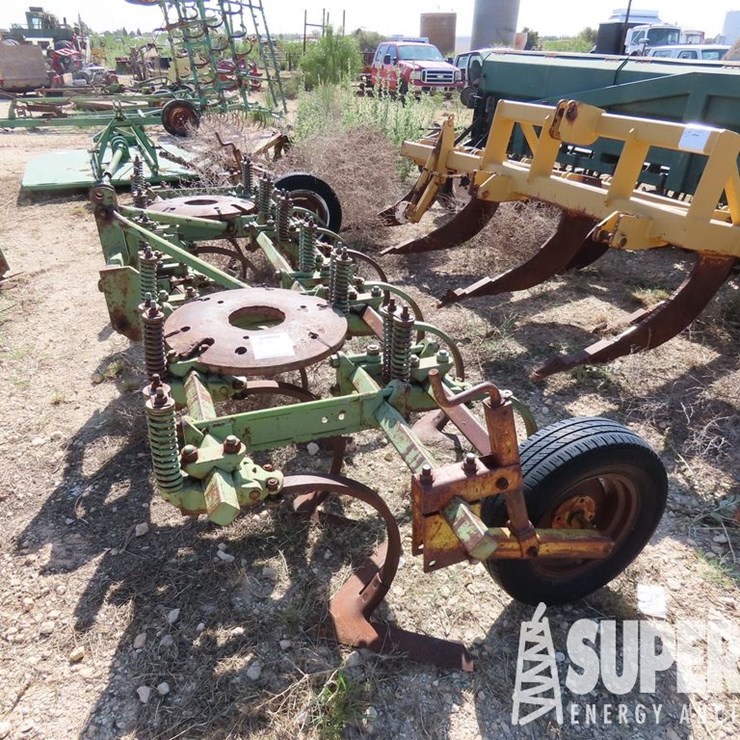 MASSEY-FERGUSON 8