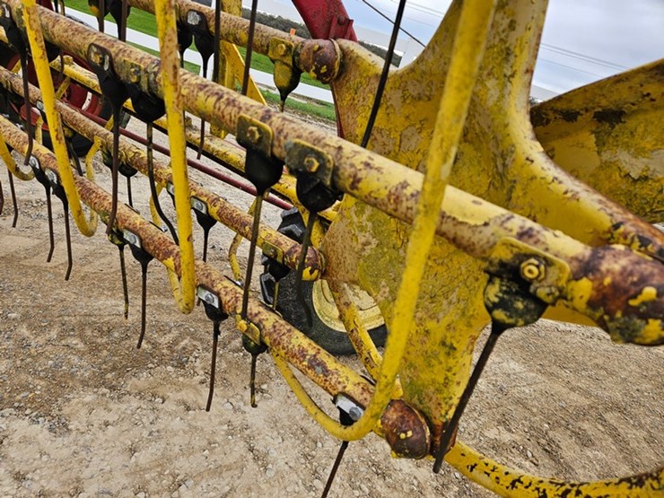 new-holland-256-image-13