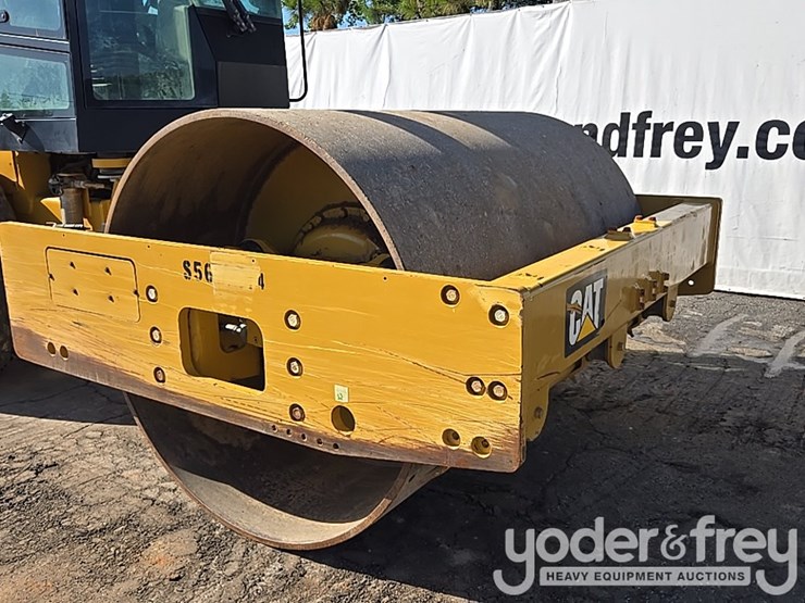 2020-caterpillar-cs56b-image-13