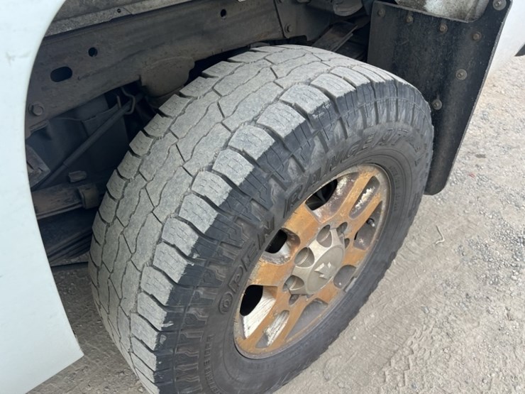 2014-chevrolet-silverado-3500-image-13
