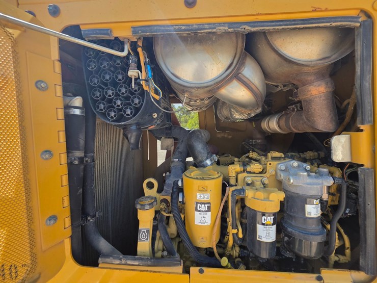 2016-caterpillar-d6k2-lgp-image-14