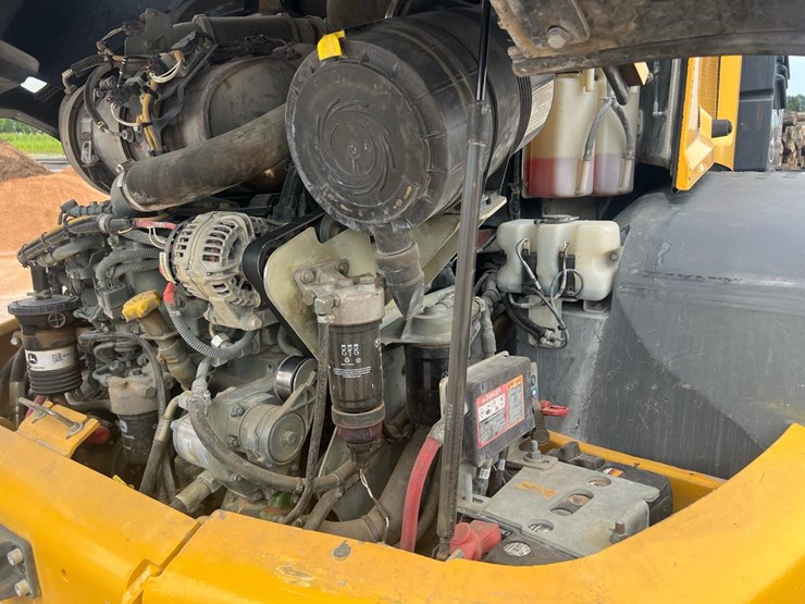 2020-deere-344l-image-33