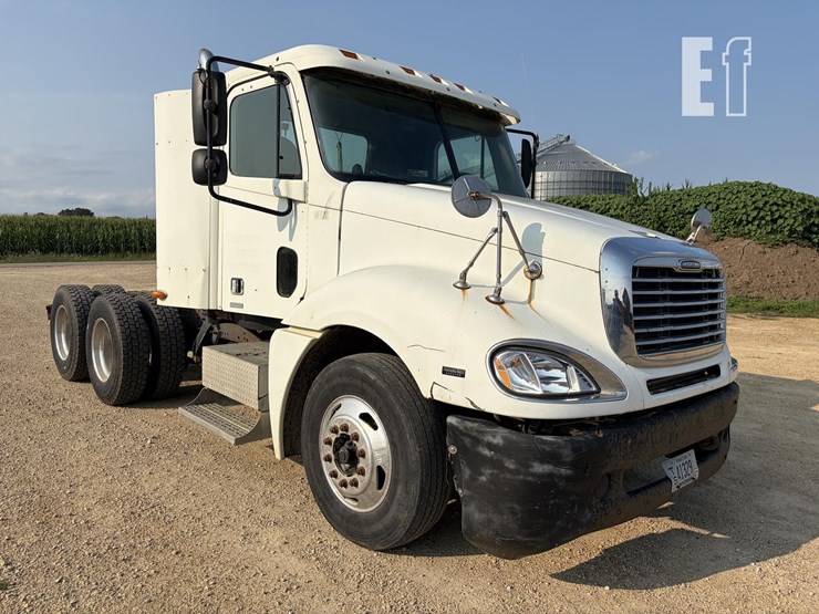 2002-freightliner-columbia-120-image-7