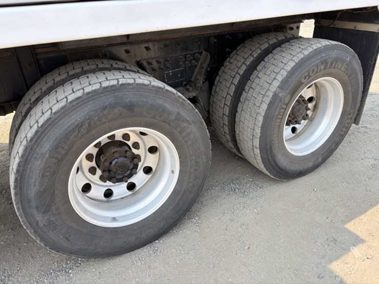 2018-freightliner-108sd-image-17