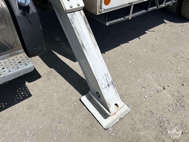 2019-freightliner-m2-106-image-18
