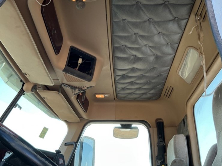 2015-freightliner-coronado-122-sd-image-22