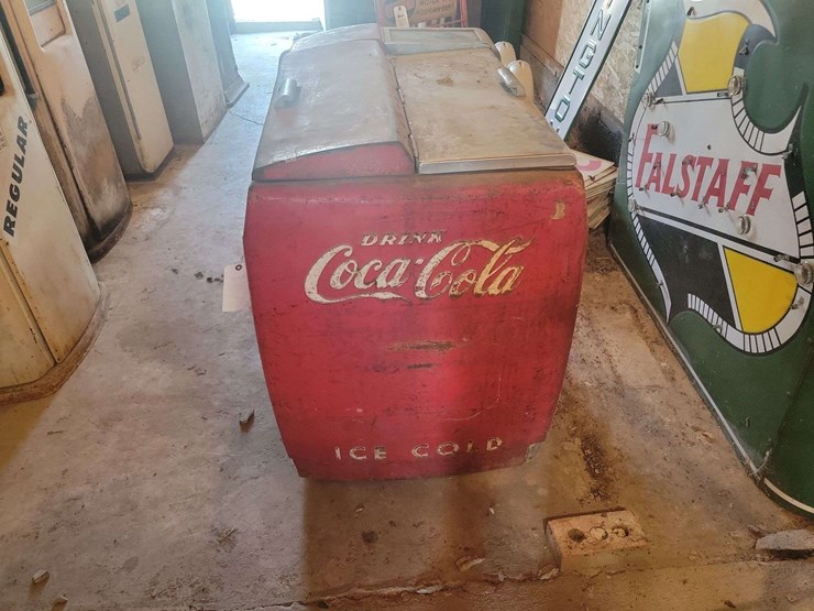 coca-cola-chest-vending-machine-image-2