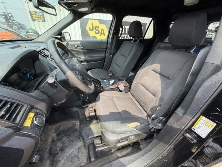 2018-ford-explorer-image-25