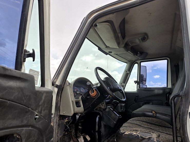 2016-international-durastar-4300-image-9