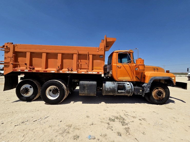 2003-mack-rd688s-image-5