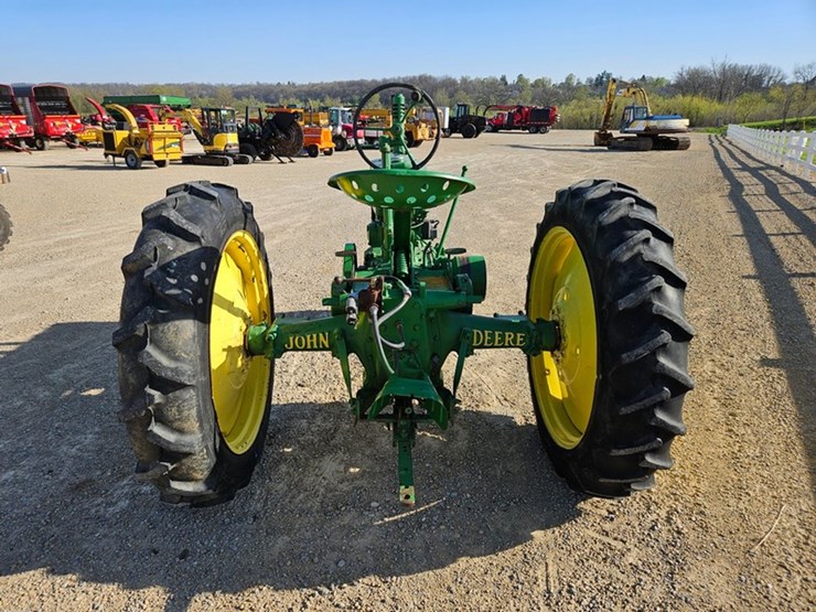 john-deere-b-image-4