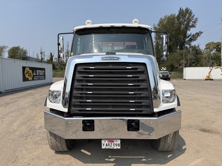 2018-freightliner-108sd-image-8