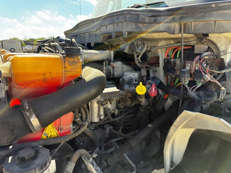2013-international-durastar-4300-image-9