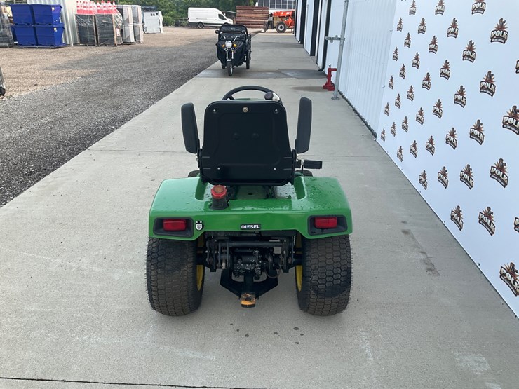 john-deere-332-image-4