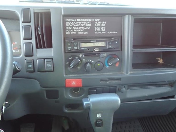 2016-isuzu-npr-image-25