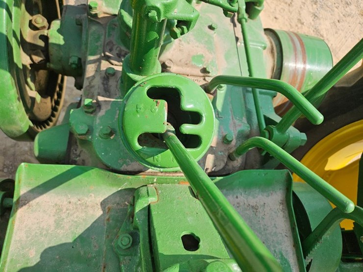 john-deere-b-image-24