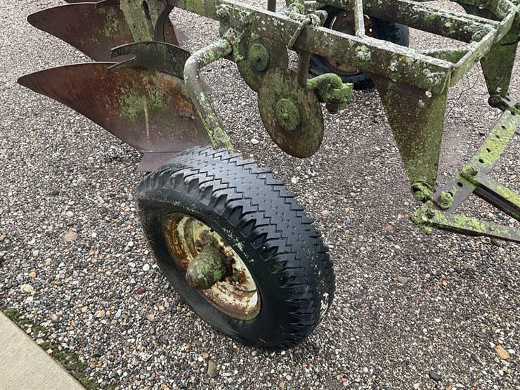 #5311-•-3-bottom-pull-type-moldboard-plow-image-9