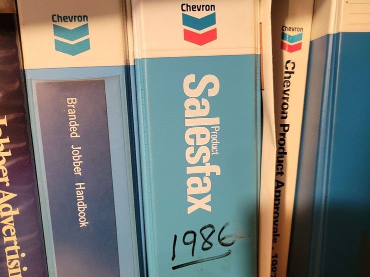 contents-of-two-shelves-image-4