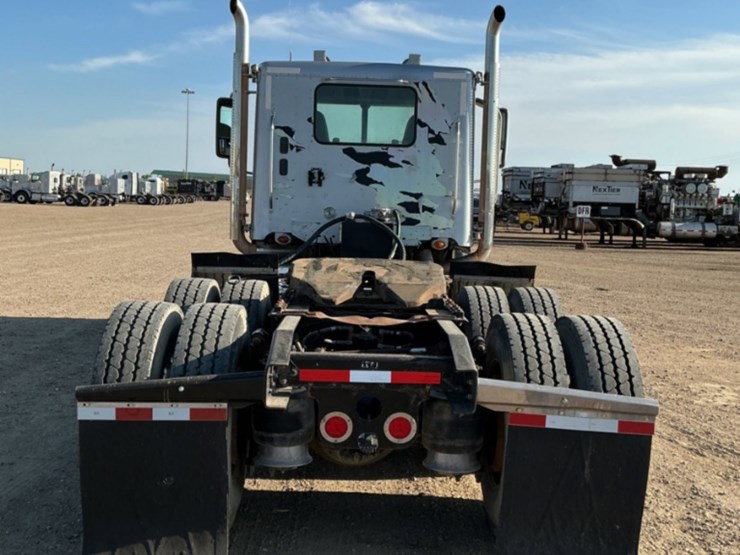 2013-freightliner-coronado-122-sd-image-6