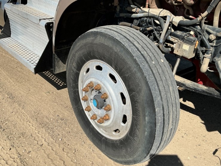2013-kenworth-t800-image-23