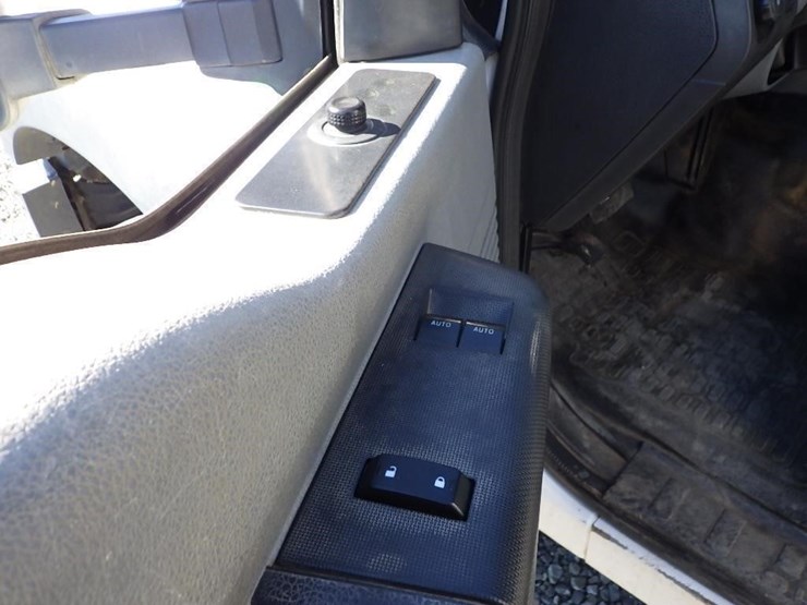2014-ford-f550-image-31