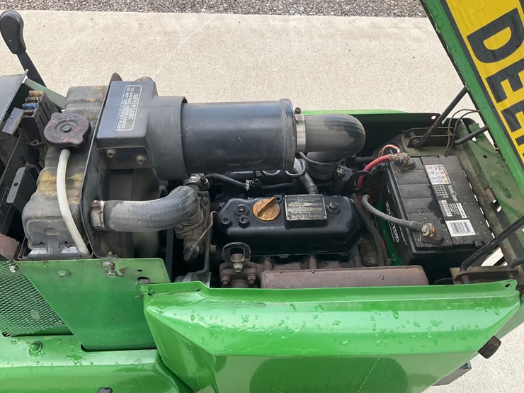 john-deere-332-image-17