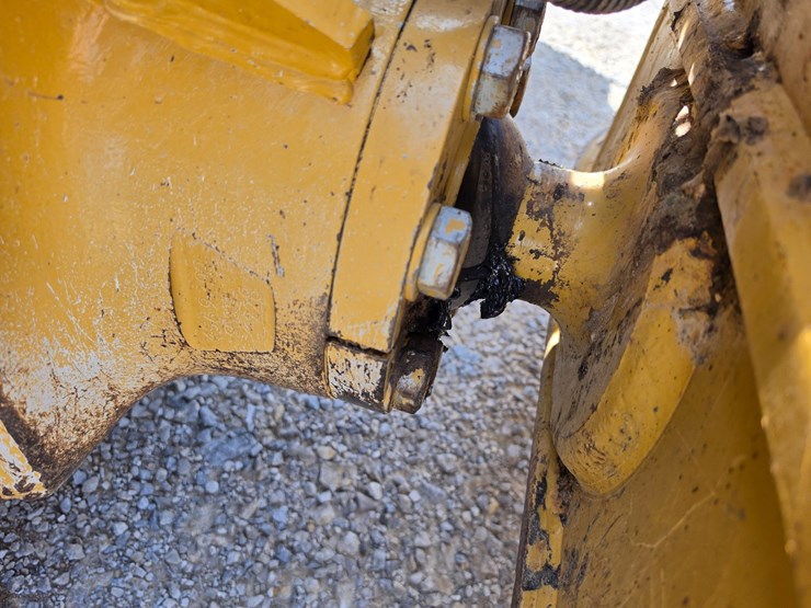 2016-caterpillar-d6k2-lgp-image-72