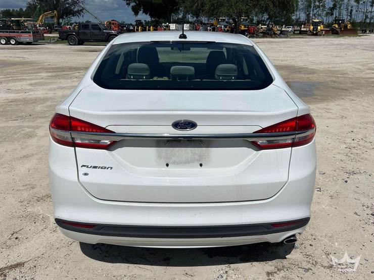2018-ford-fusion-sedan-image-22