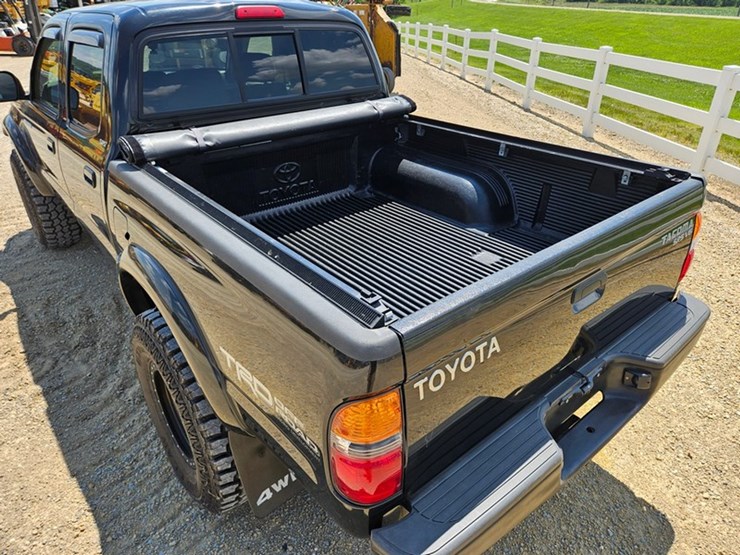 2004-toyota-tacoma-image-18