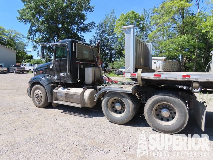 2013-peterbilt-384-image-2