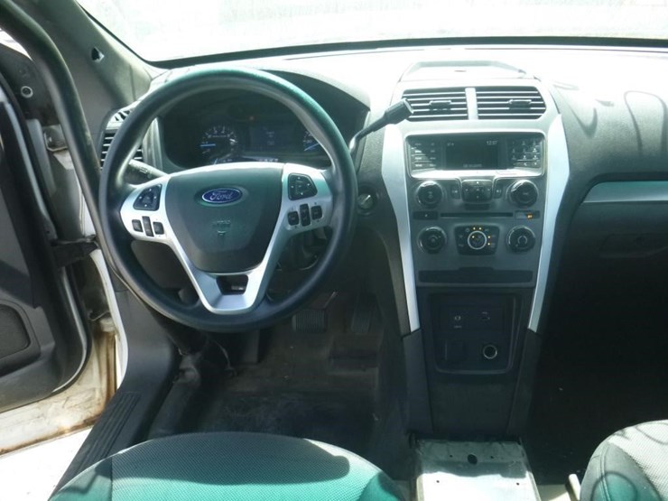 2015-ford-explorer-image-9