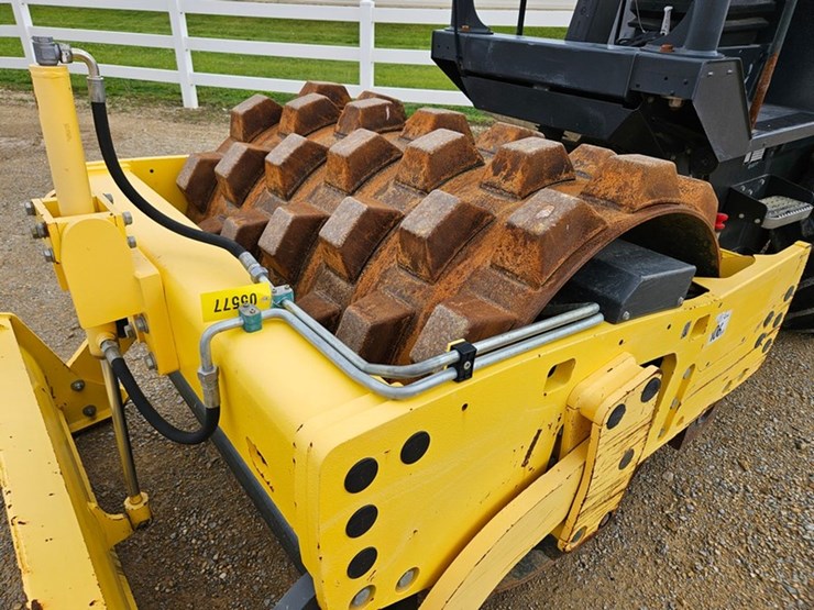 #87-•-bomag-bw145phd-sheep-foot-articulate-roller-image-10