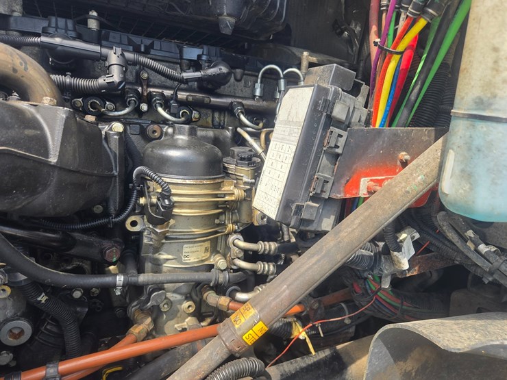 2017-freightliner-122sd-image-28