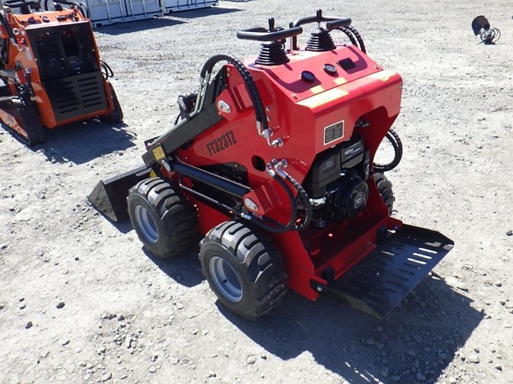 2026-future-323tz-skid-steer-loader-image-2