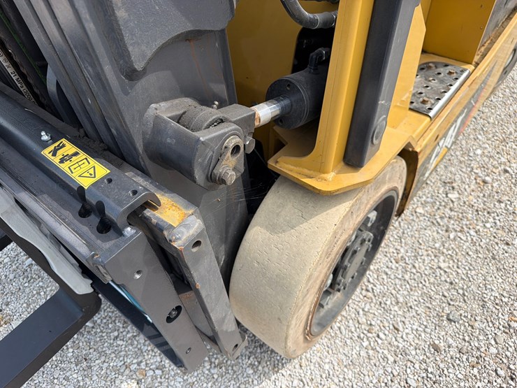 #1363-•-cat-ec25en-electric-forklift-image-16