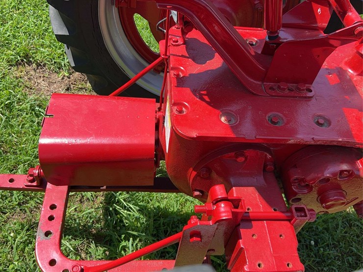 1953-farmall-super-h-image-13
