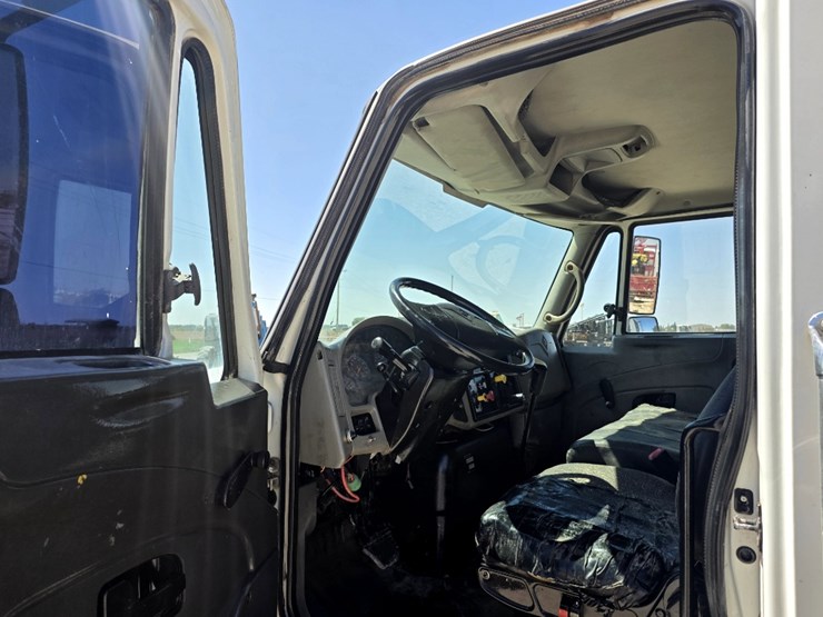 2010-international-durastar-4300-image-9