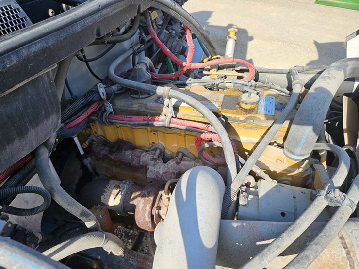 2002-freightliner-fl80-image-12