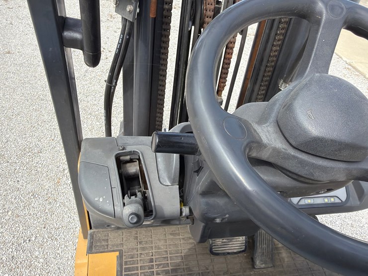 #1363-•-cat-ec25en-electric-forklift-image-24
