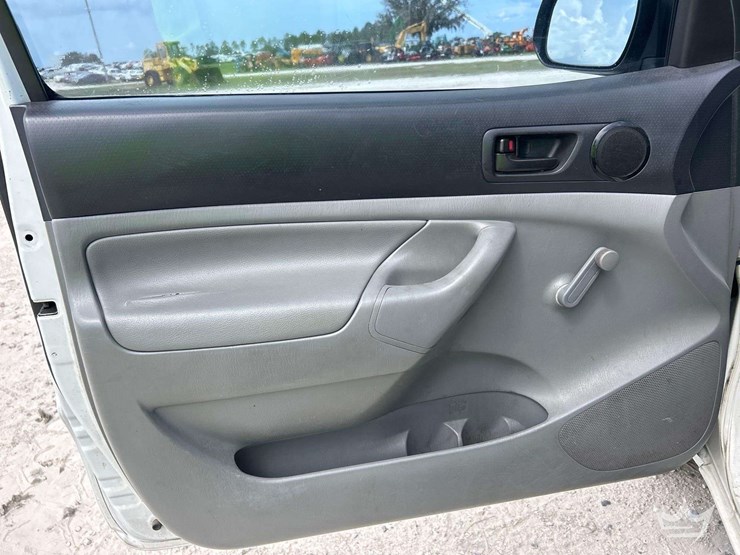 2014-toyota-tacoma-image-10